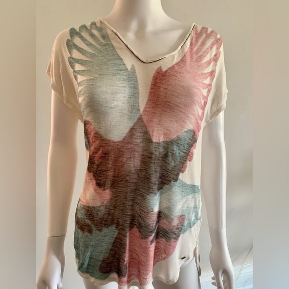 Guess Graphic Tee in Off-White - Picture 2 of 8